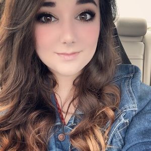 Meet your Posher, Kenzie